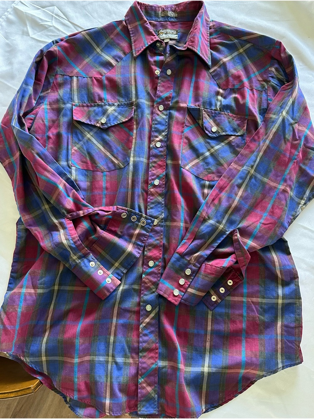 VTG Pearl Snap Men's Plaid Button-Down Shirt in Burgundy and Blue